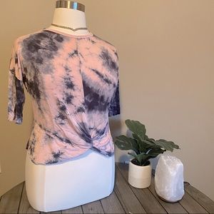 NWOT TYE-DYE FRONT KNOT TOP 1X